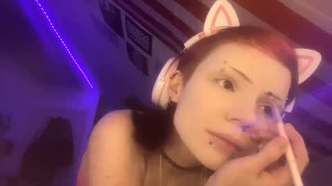 Snapshot of evettezirin chatting on November 23, 12:27 pm Sky online show from November 23, 12:27 pm