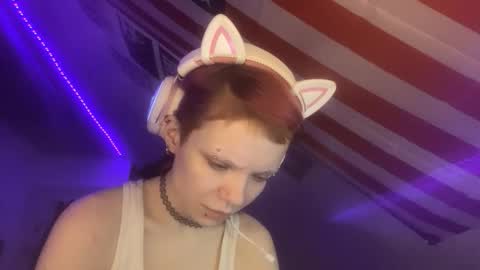 Snapshot of evettezirin chatting on November 24, 1:22 pm Sky online show from November 24, 1:22 pm