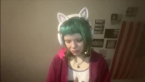 Snapshot of evettezirin chatting on December 14, 6:01 pm Sky online show from December 14, 6:01 pm