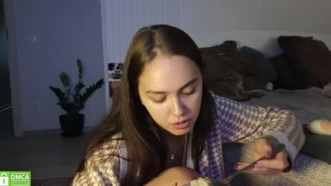 evi_woow online show from September 21, 10:00 pm