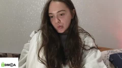 evi_woow online show from June 18, 9:30 pm