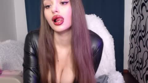 Vanessa Evian online show from March 11, 4:29 pm