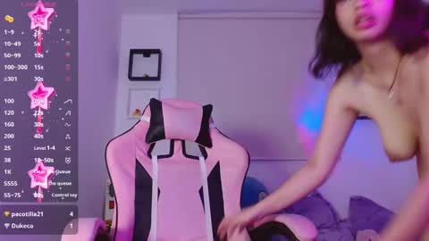 Evie Cloud online show from December 15, 5:45 am