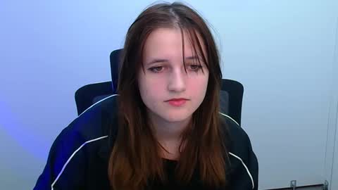 Snapshot of evie_leee chatting on November 8, 12:16 pm Evie online show from November 8, 12:16 pm