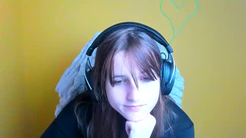 Snapshot of evie_leee chatting on November 12, 6:19 pm Evie online show from November 12, 6:19 pm