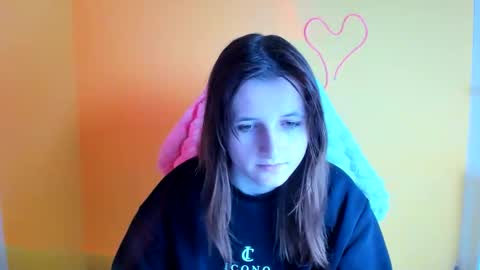 Snapshot of evie_leee chatting on November 14, 6:34 am Evie online show from November 14, 6:34 am