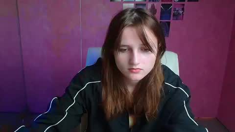 Snapshot of evie_leee chatting on November 15, 6:22 am Evie online show from November 15, 6:22 am