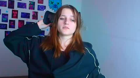 Snapshot of evie_leee chatting on November 19, 2:00 am Evie online show from November 19, 2:00 am