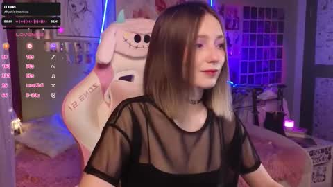 Evie online show from December 1, 10:04 pm