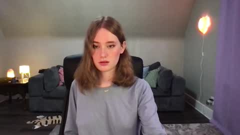 Snapshot of eviecam chatting on December 6, 8:51 pm Evie3 online show from December 6, 8:51 pm