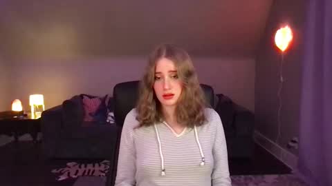 Snapshot of eviecam chatting on December 9, 5:29 am Evie3 online show from December 9, 5:29 am