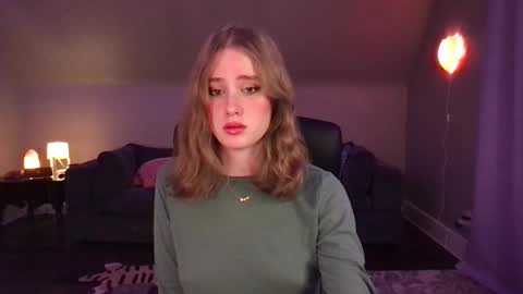 Snapshot of eviecam chatting on December 17, 7:18 am Evie3 online show from December 17, 7:18 am