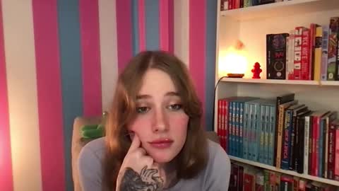 Snapshot of eviecam chatting on October 14, 7:42 am Evie3 online show from October 14, 7:42 am