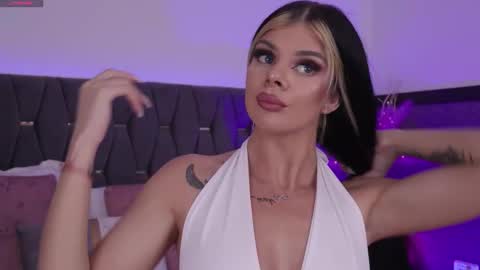 Snapshot of evieebliss chatting on March 21, 9:03 am EvieeBliss online show from March 21, 9:03 am