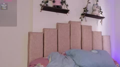 Snapshot of evieh1_ chatting on February 25, 1:21 pm Ivi Alejandra online show from February 25, 1:21 pm