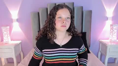Snapshot of evierouse_ chatting on May 15, 7:54 pm evierouse_ online show from May 15, 7:54 pm