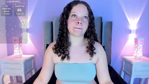 Snapshot of evierouse_ chatting on June 8, 7:47 pm evierouse_ online show from June 8, 7:47 pm