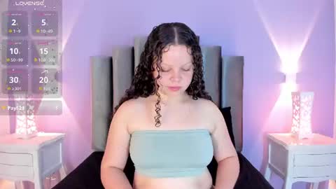 Snapshot of evierouse_ chatting on June 15, 7:49 pm evierouse_ online show from June 15, 7:49 pm
