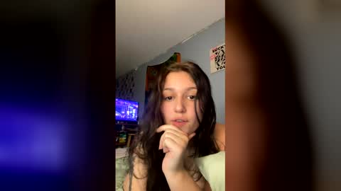 eviesins_xo online show from December 22, 4:20 am
