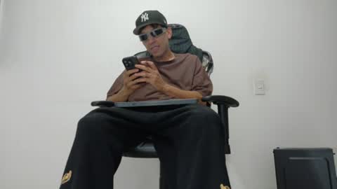 evil_boss1 online show from July 3, 5:03 am