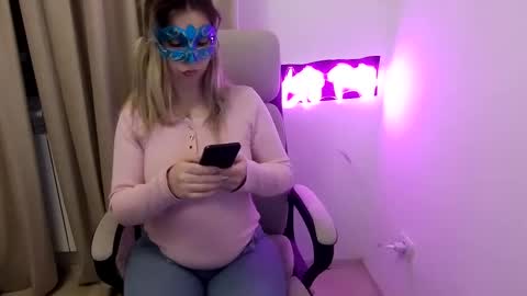 Snapshot of evil_goddesx chatting on March 4, 11:11 pm alesia online show from March 4, 11:11 pm