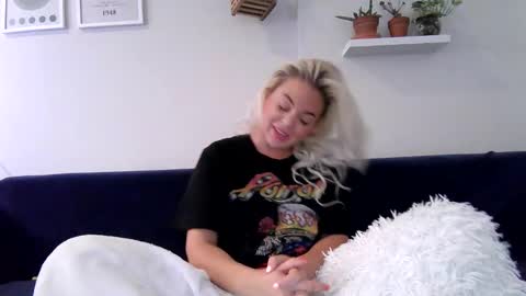 Badblondebunny online show from February 19, 12:39 am