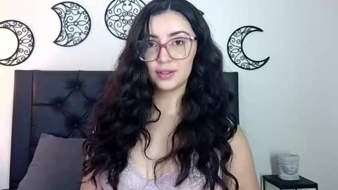 Snapshot of evoletmk chatting on November 15, 3:30 pm Evolet online show from November 15, 3:30 pm