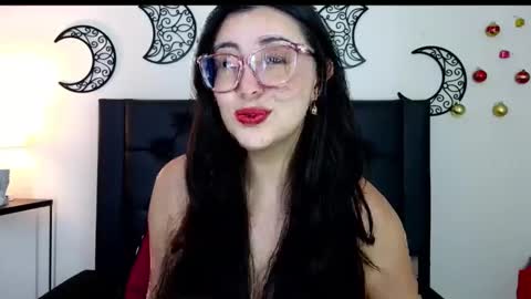 Snapshot of evoletmk chatting on December 19, 5:42 pm Evolet online show from December 19, 5:42 pm