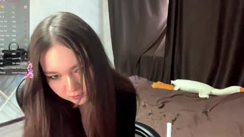 Snapshot of evonnegongalves chatting on May 23, 9:13 am Emma online show from May 23, 9:13 am