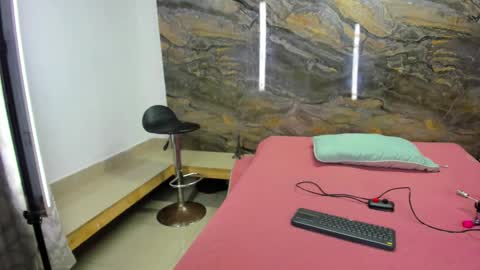 Snapshot of evy_connor chatting on December 3, 11:30 am evy_connor online show from December 3, 11:30 am