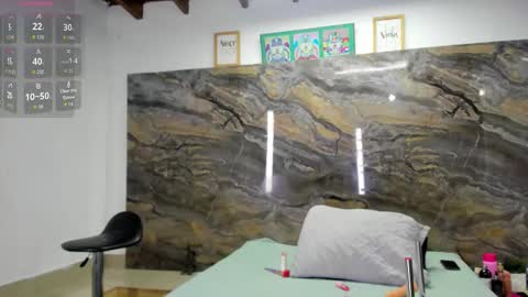 Snapshot of evy_connor chatting on December 4, 11:30 am evy_connor online show from December 4, 11:30 am