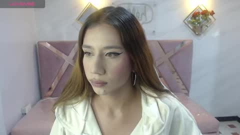 Snapshot of evy_lux_v chatting on December 15, 8:57 pm Hi Stream 1000pm to 600am online show from December 15, 8:57 pm