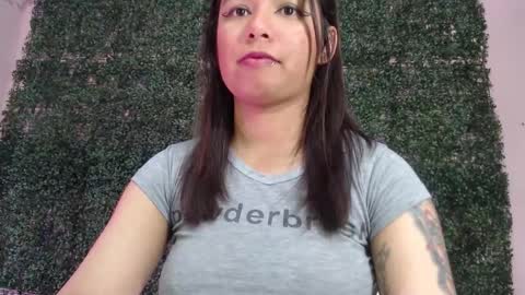 Snapshot of evybubbles_ chatting on February 13, 4:58 pm Im Evy online show from February 13, 4:58 pm