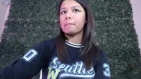 Snapshot of evybubbles_ chatting on February 24, 4:49 pm Im Evy online show from February 24, 4:49 pm