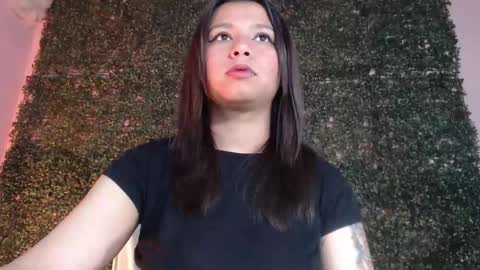 Snapshot of evybubbles_ chatting on March 3, 5:19 pm Im Evy online show from March 3, 5:19 pm