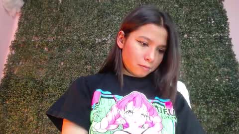 Snapshot of evybubbles_ chatting on March 5, 4:36 pm Im Evy online show from March 5, 4:36 pm