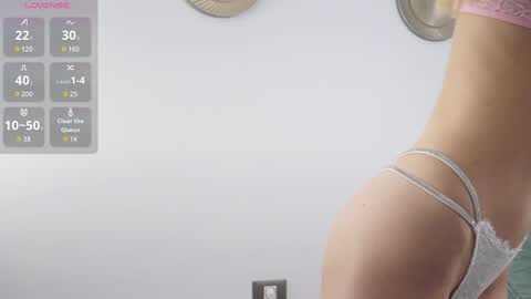 Snapshot of evymiuu chatting on November 30, 8:51 am Evy online show from November 30, 8:51 am