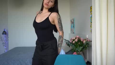 ewelynscott online show from November 22, 6:45 am