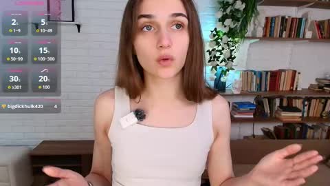 Snapshot of excellent_vibe chatting on April 28, 9:31 pm Ann online show from April 28, 9:31 pm