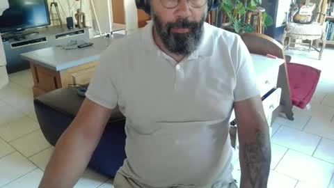 Snapshot of exibdevil chatting on May 31, 4:25 pm Gio online show from May 31, 4:25 pm