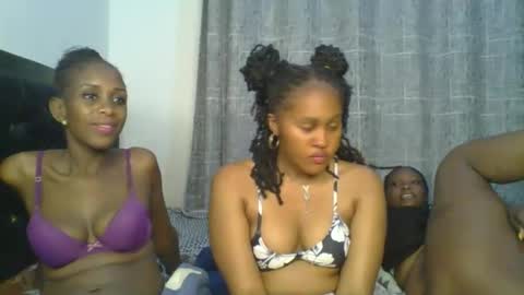 exotic_cutiee online show from April 21, 1:42 am