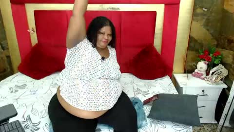 Snapshot of exoticbigmandx chatting on April 27, 1:31 pm Mandy online show from April 27, 1:31 pm