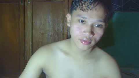 Snapshot of exotichugecock chatting on April 19, 12:43 am Jan online show from April 19, 12:43 am