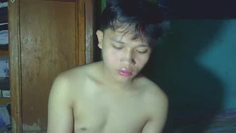 Snapshot of exotichugecock chatting on April 21, 9:39 pm Jan online show from April 21, 9:39 pm