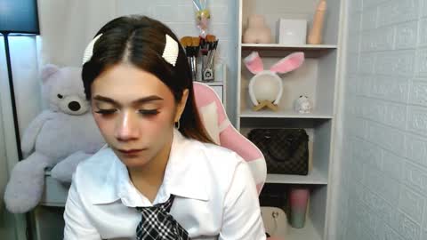 exotictssavie online show from February 1, 8:39 am