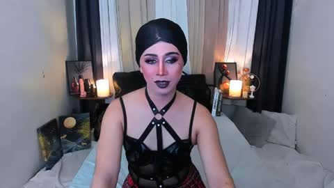 expensive_elise online show from May 7, 4:45 pm