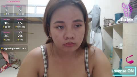 Snapshot of expnsivelj chatting on April 4, 9:51 am expnsivelj online show from April 4, 9:51 am