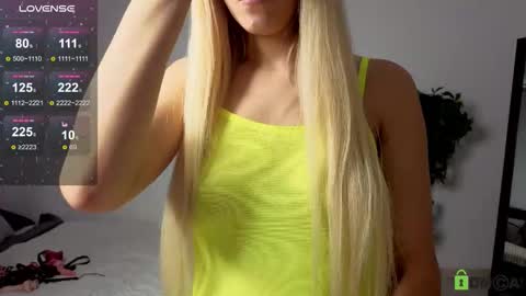 Snapshot of extra_natural chatting on October 29, 11:45 am M4ry online show from October 29, 11:45 am