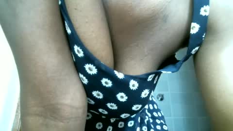 Snapshot of extra_pound chatting on June 29, 5:35 am Nina online show from June 29, 5:35 am