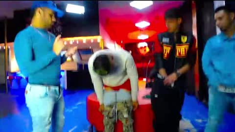 extrangers online show from September 23, 11:46 am